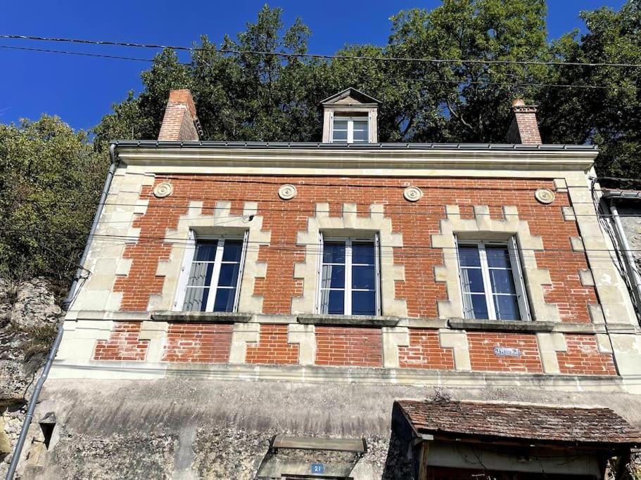 Hébergement de vacances Le Petit Maison Semi-troglodyte De Charme. *