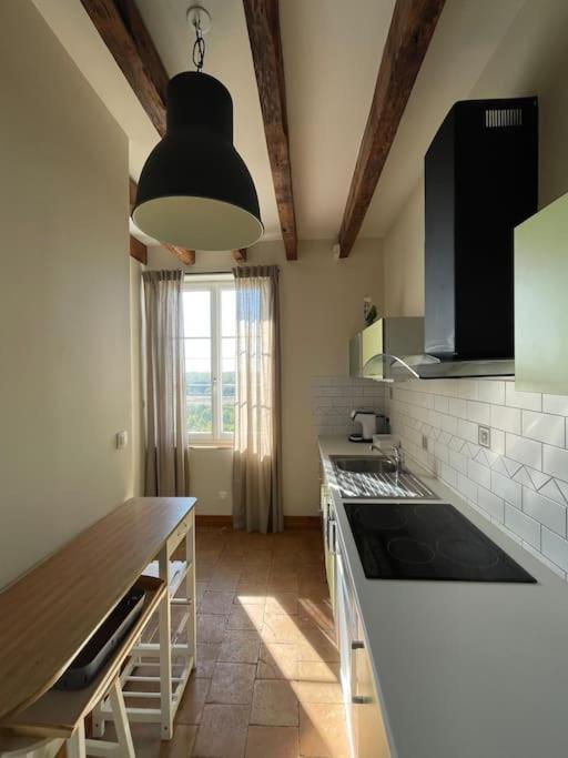 Hébergement de vacances Le Petit Maison Semi-troglodyte De Charme. *