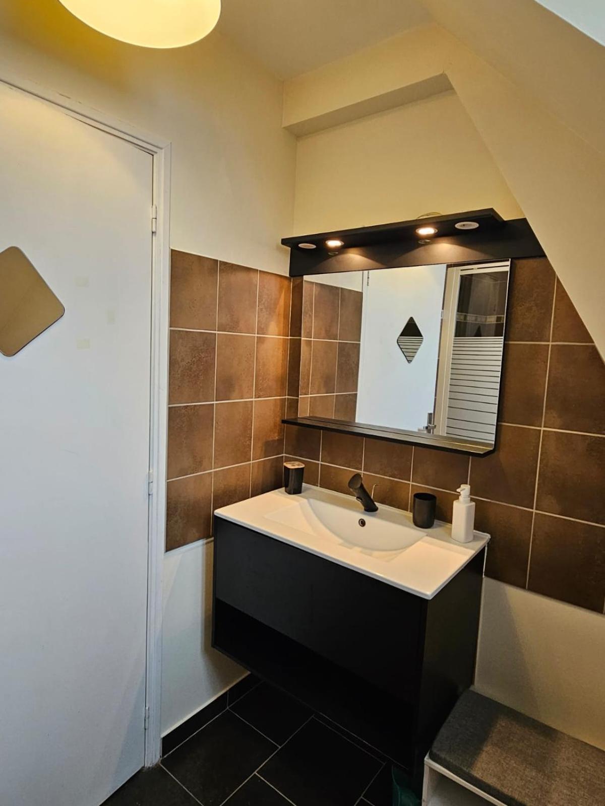 Hébergement de vacances Le Petit Maison Semi-troglodyte De Charme. Vouvray