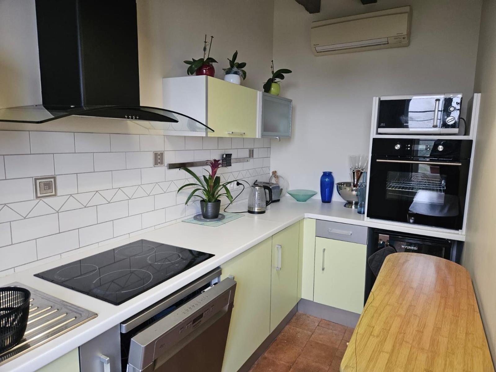 Le Petit Maison Semi-troglodyte De Charme. Hébergement de vacances *