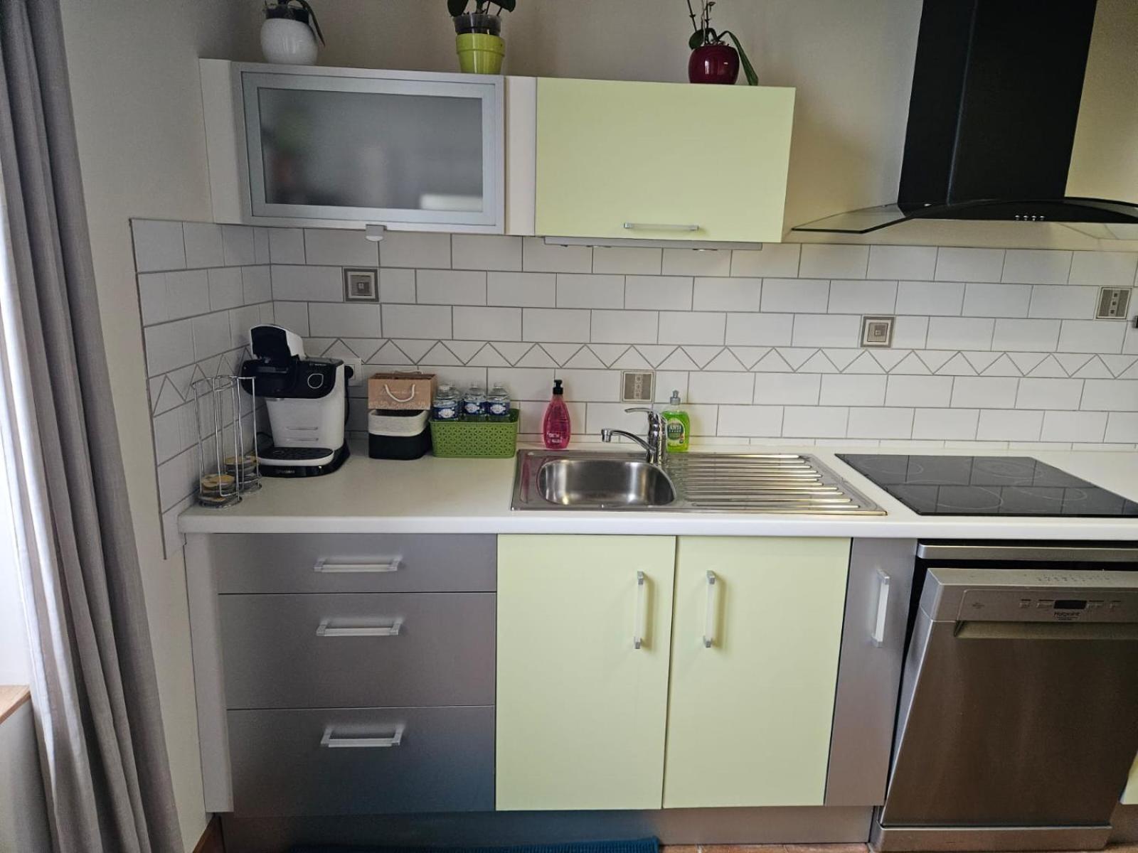 Hébergement de vacances Le Petit Maison Semi-troglodyte De Charme.